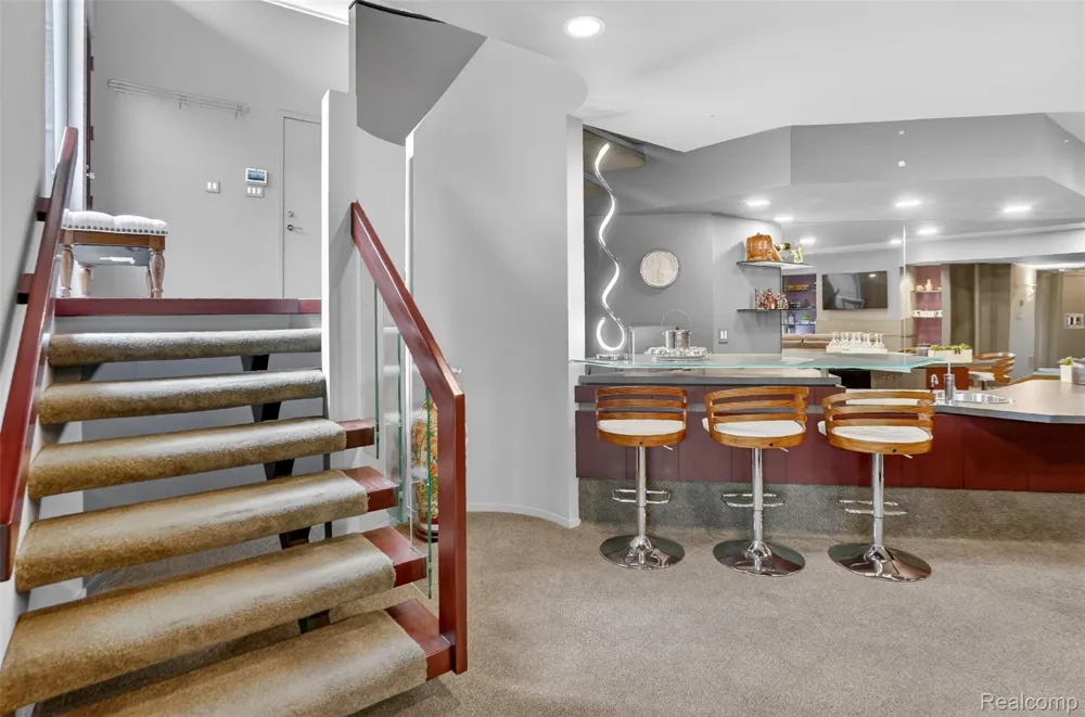 5044 Christy Court Troy City, MI 48098