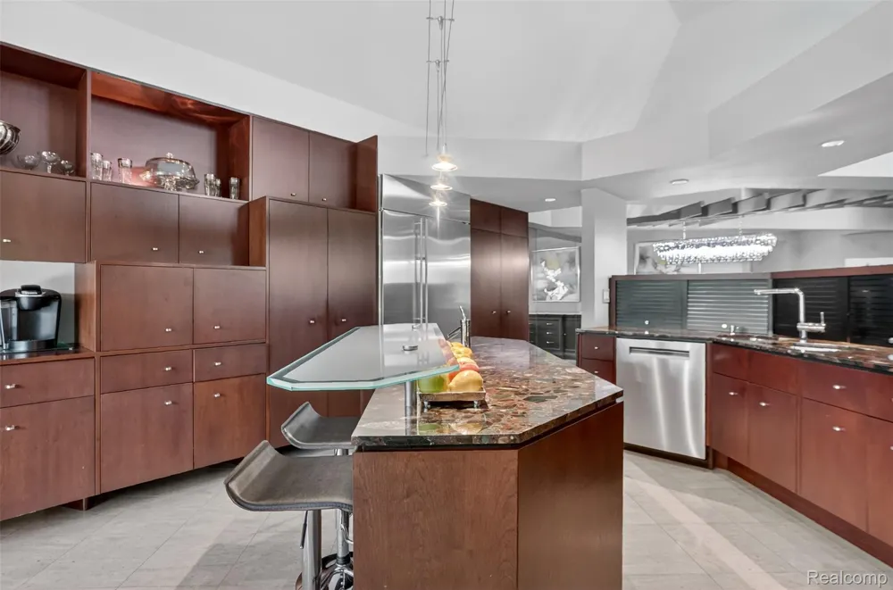 5044 Christy Court Troy City, MI 48098