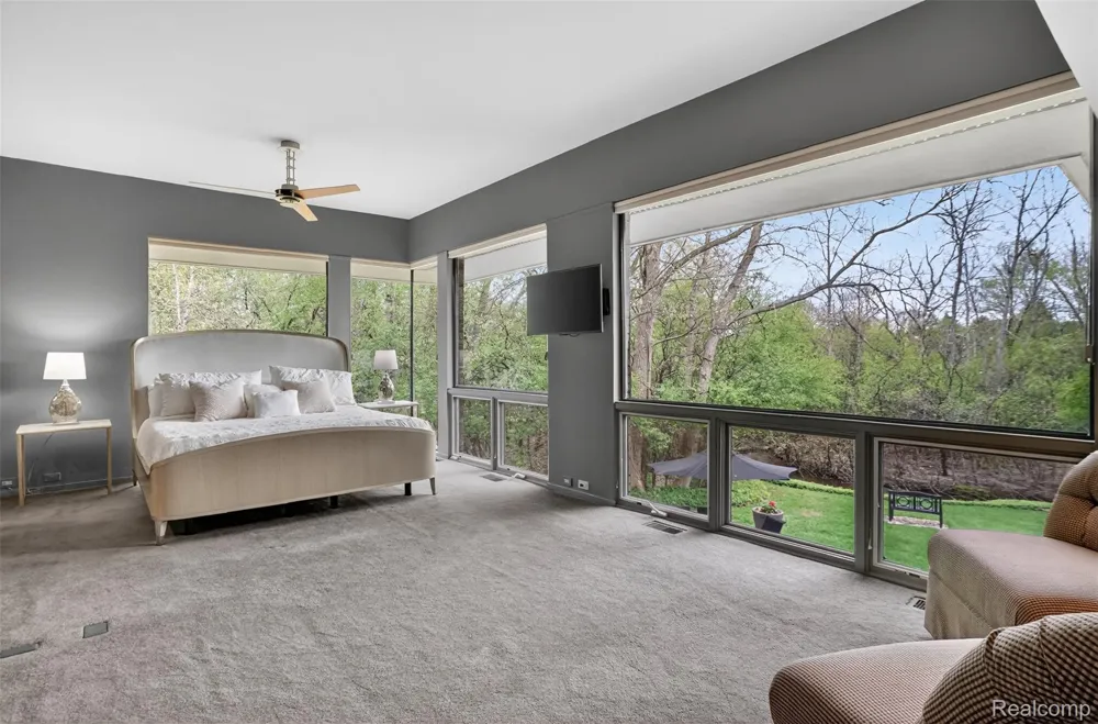 5044 Christy Court Troy City, MI 48098