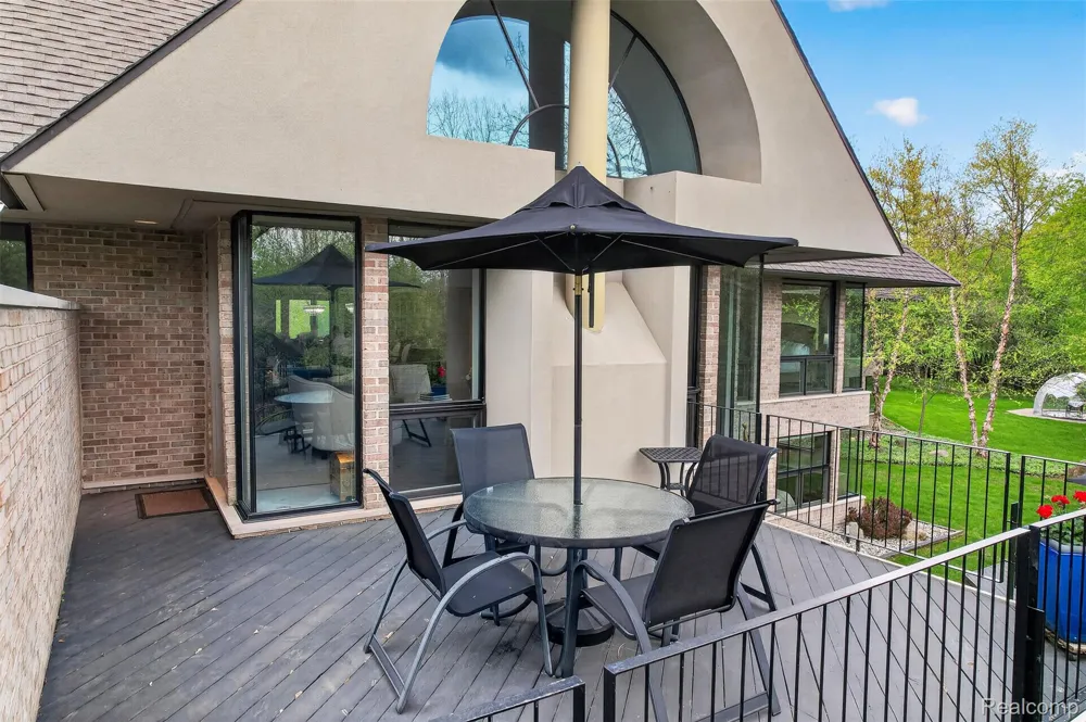 5044 Christy Court Troy City, MI 48098