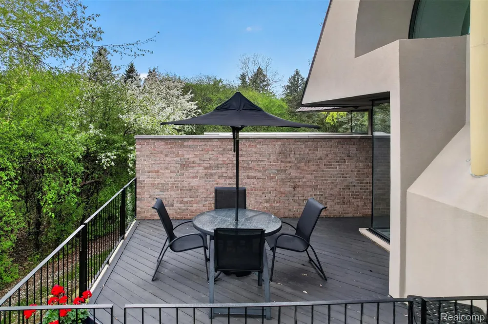 5044 Christy Court Troy City, MI 48098