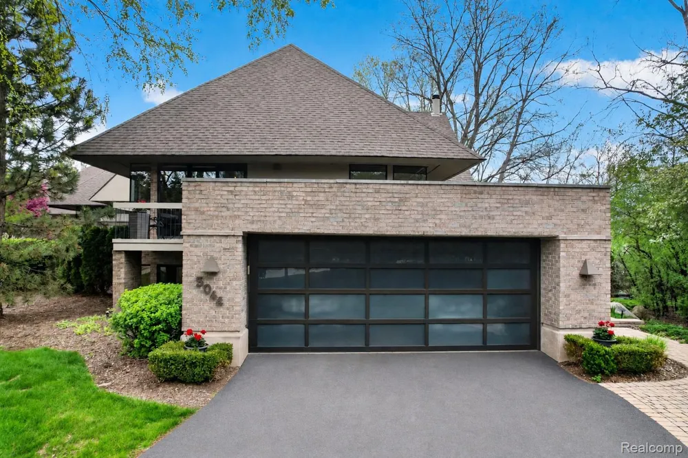 5044 Christy Court Troy City, MI 48098