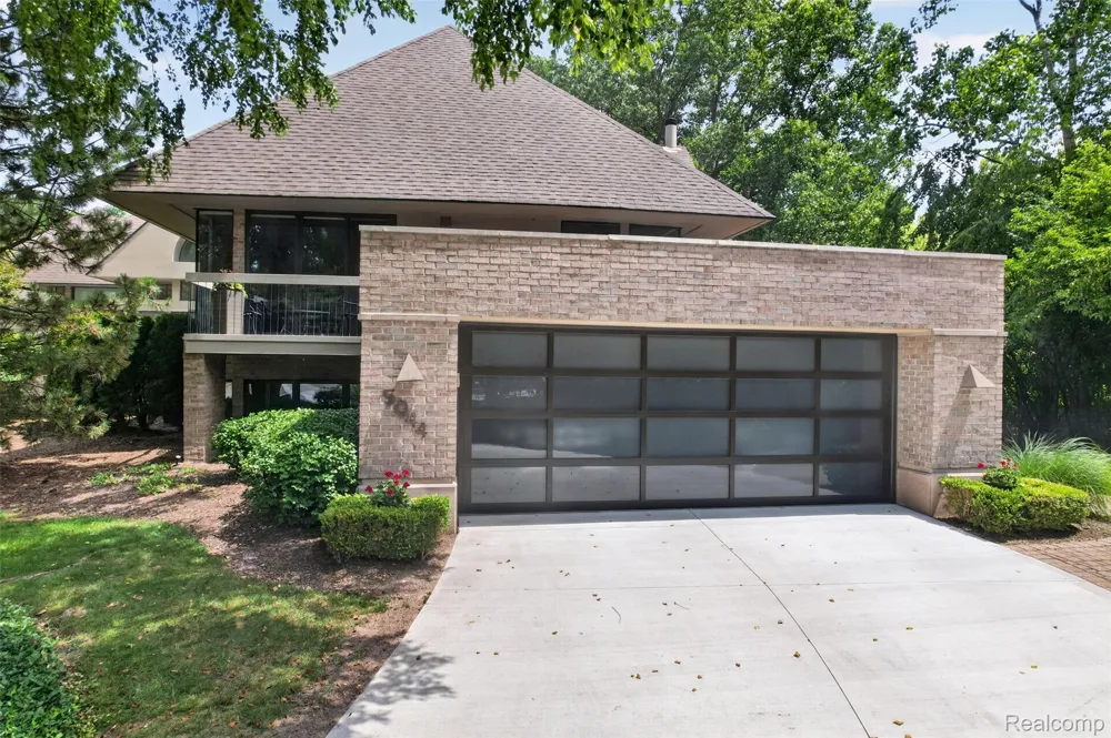 5044 Christy Court Troy City, MI 48098