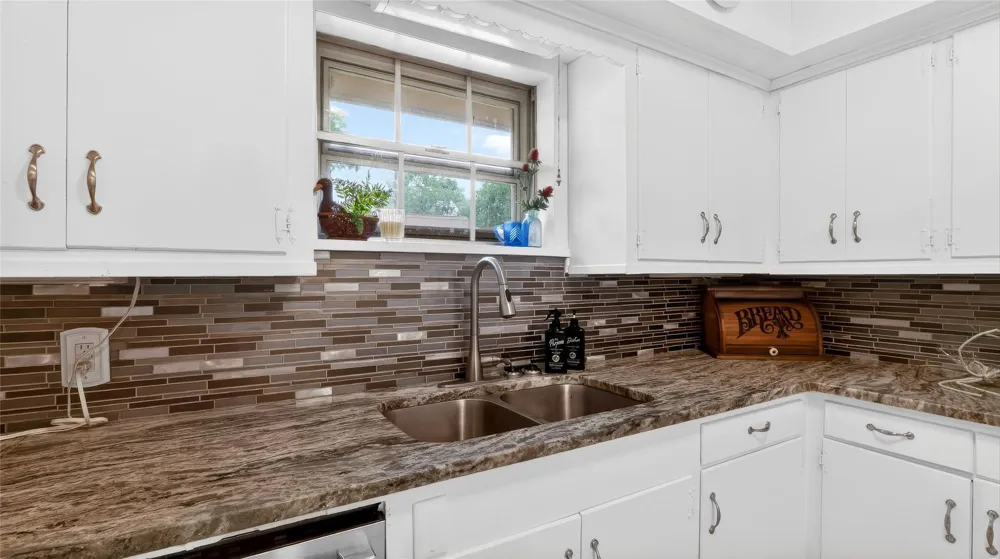 405 N Main Street Franklin, TX 77856