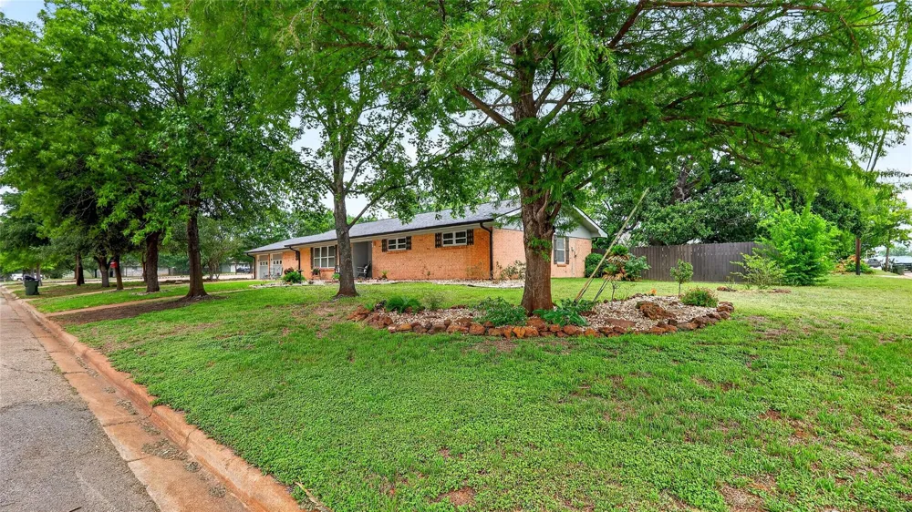 405 N Main Street Franklin, TX 77856