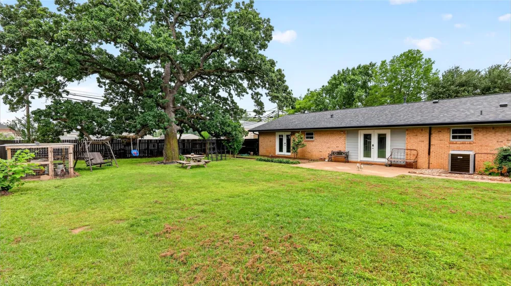 405 N Main Street Franklin, TX 77856