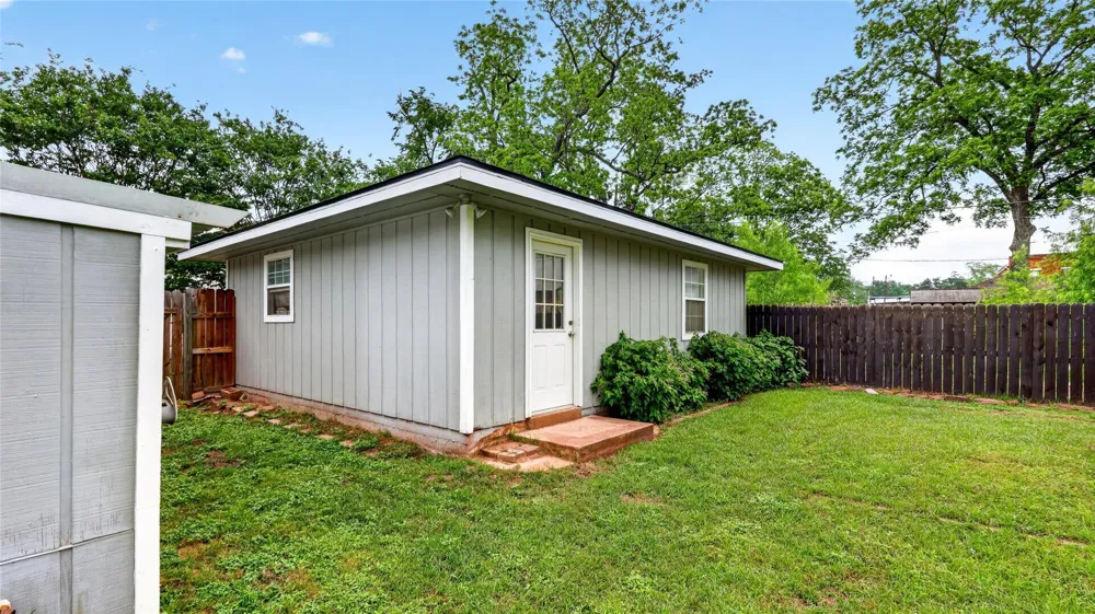 405 N Main Street Franklin, TX 77856
