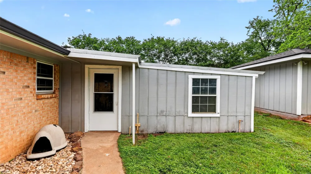 405 N Main Street Franklin, TX 77856