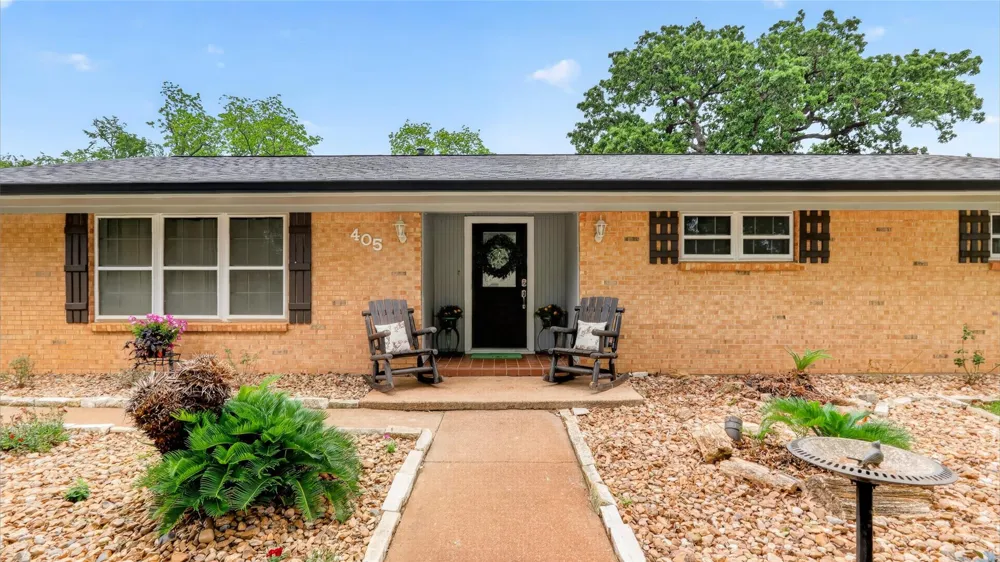 405 N Main Street Franklin, TX 77856