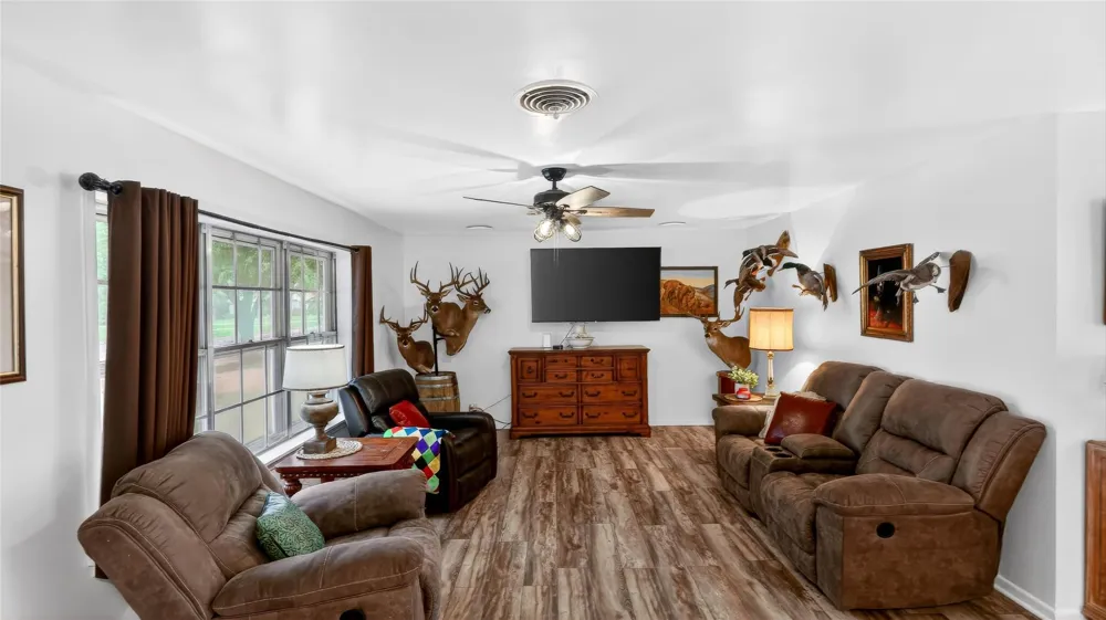 405 N Main Street Franklin, TX 77856