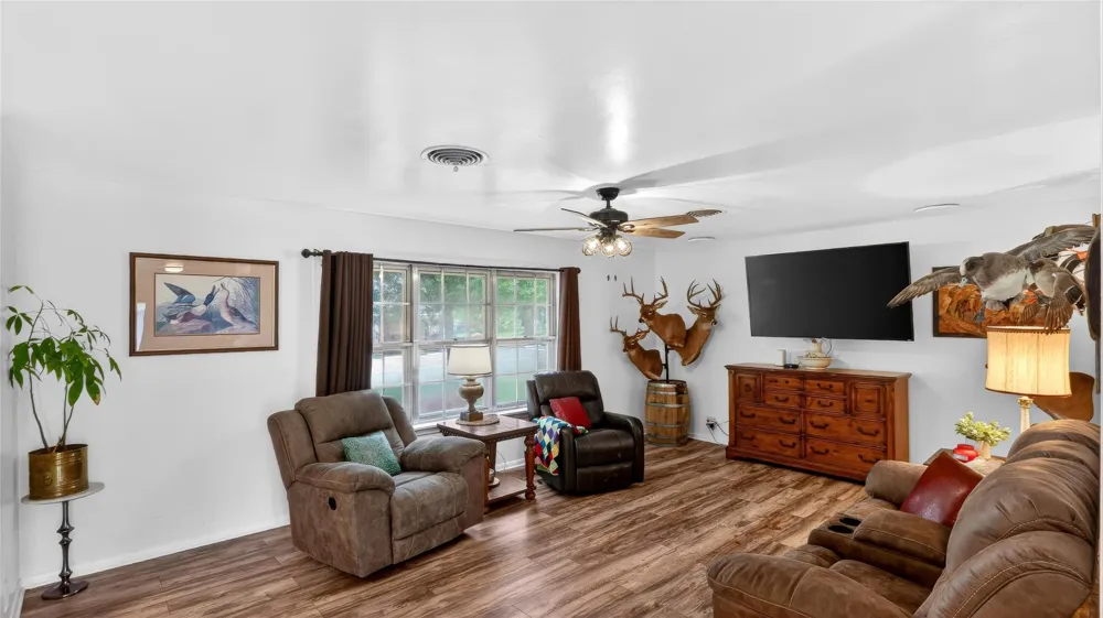 405 N Main Street Franklin, TX 77856