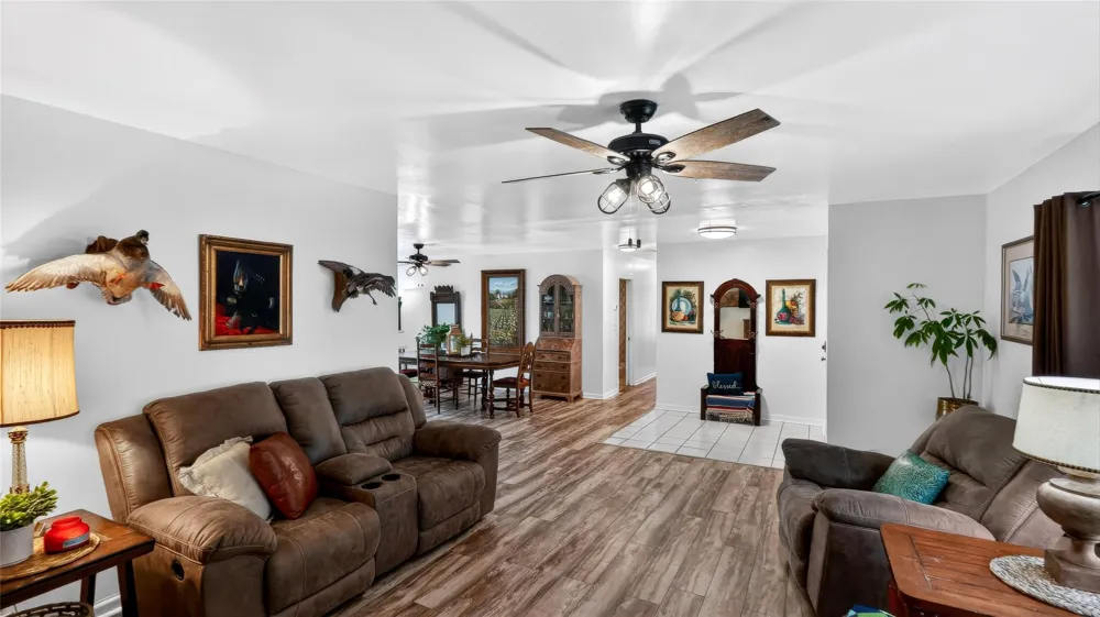 405 N Main Street Franklin, TX 77856