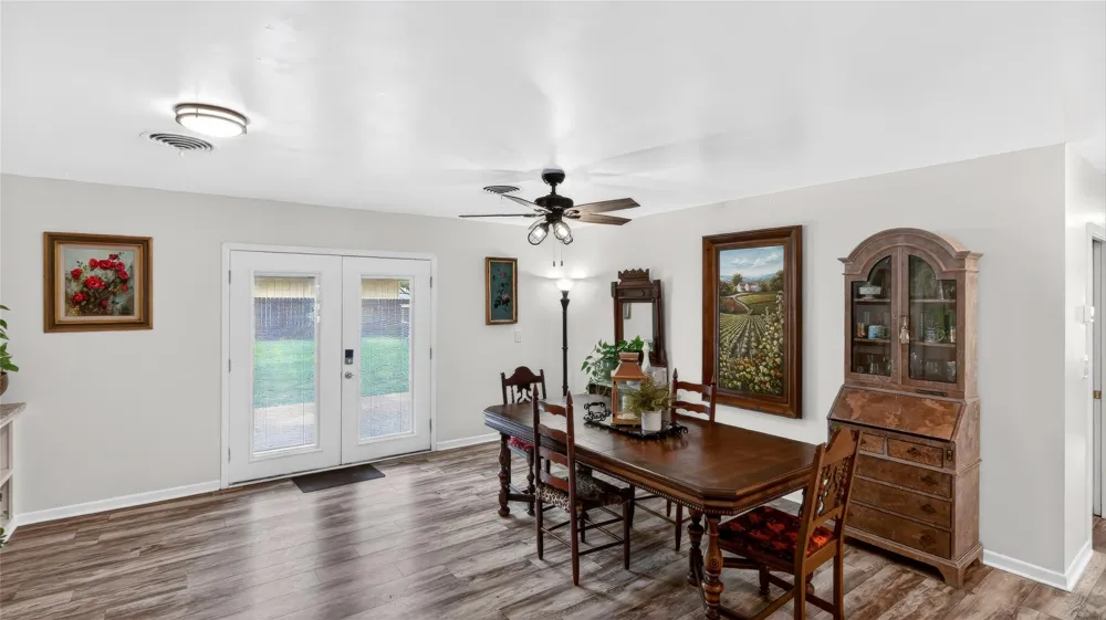 405 N Main Street Franklin, TX 77856