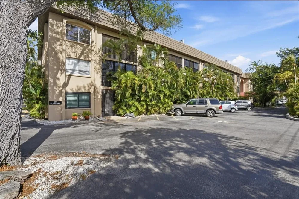 3700 S OSPREY AVENUE #115 Sarasota, FL 34239