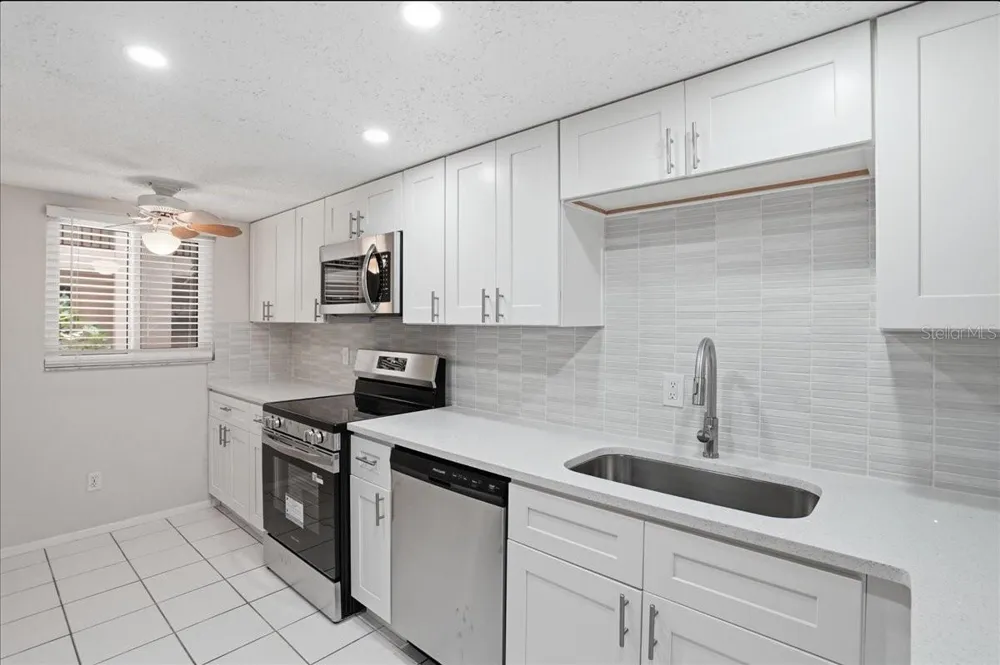 3700 S OSPREY AVENUE #115 Sarasota, FL 34239