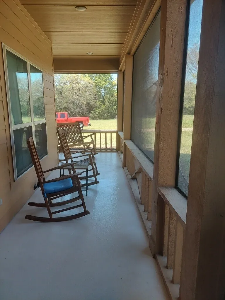 224 CR 290 Collinsville, TX 76233