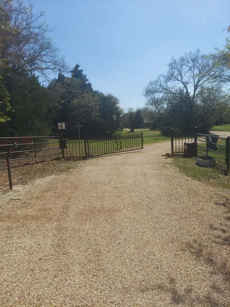 224 CR 290 Collinsville, TX 76233