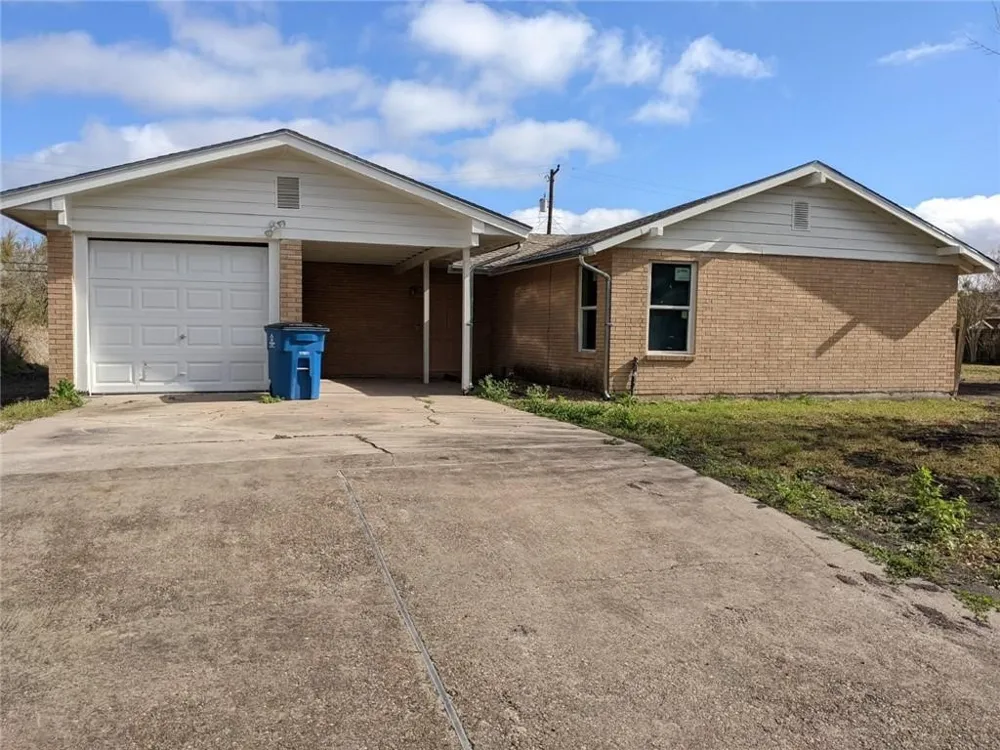 124 Redwood Drive Mathis, TX 78368