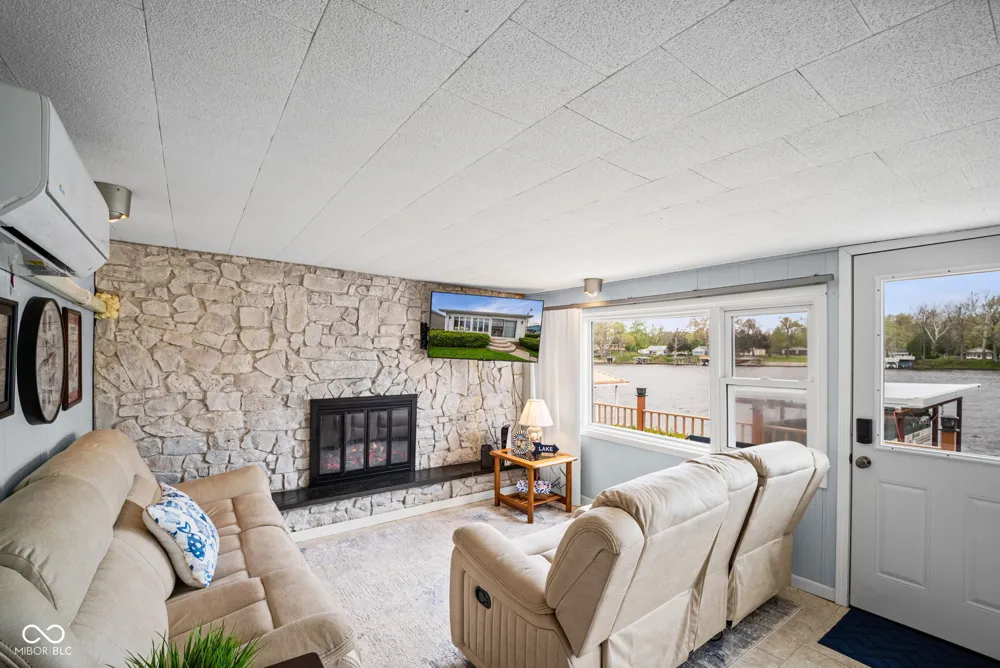 5347 E Blue Bell Court Monticello, IN 47960