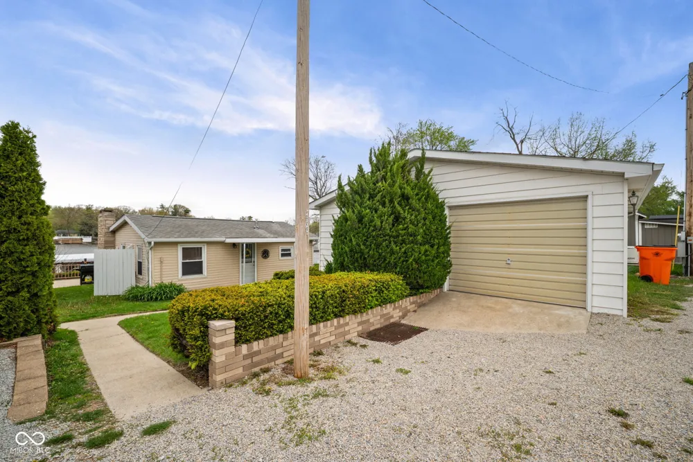 5347 E Blue Bell Court Monticello, IN 47960