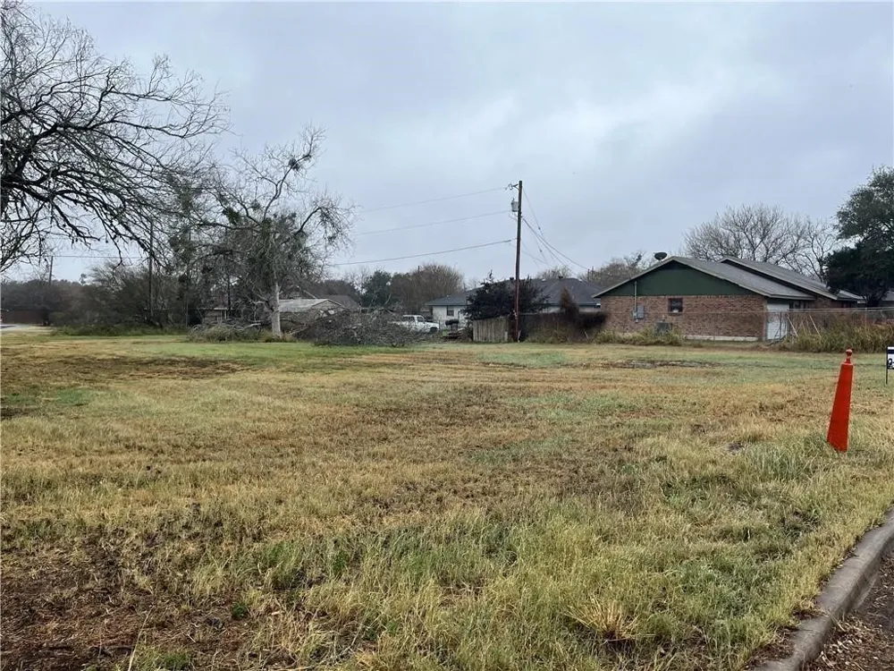 1404 E Toledo Street Beeville, TX 78102