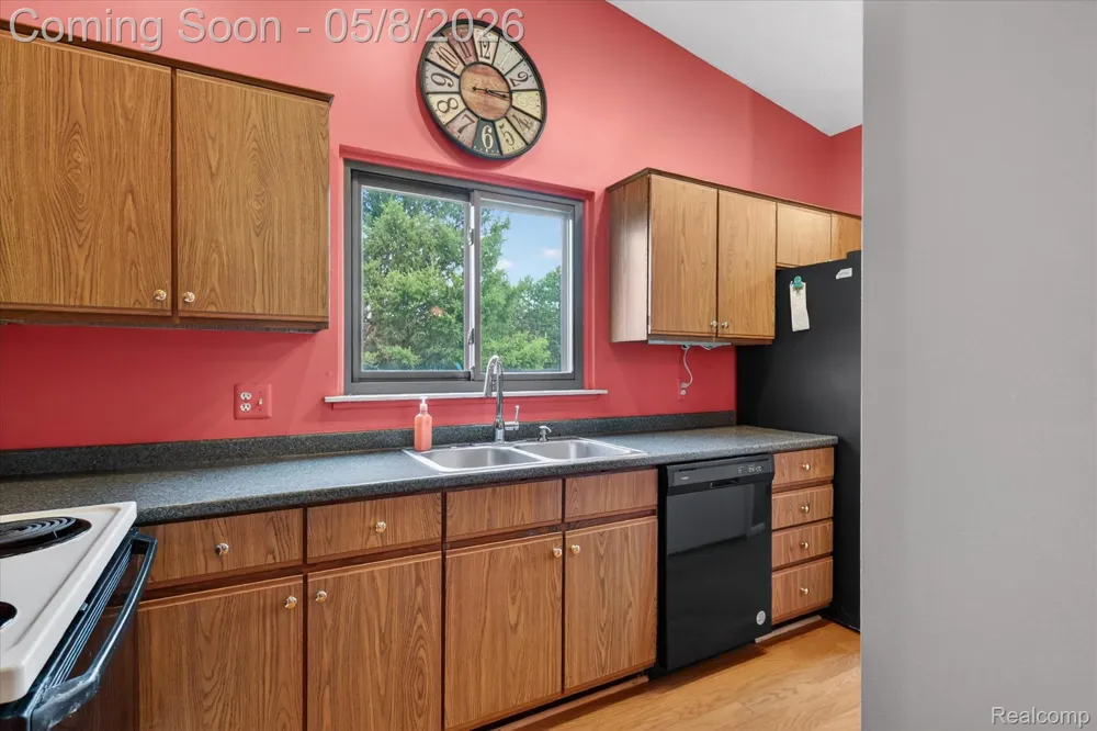 25381 Potomac Drive #6 South Lyon City, MI 48178