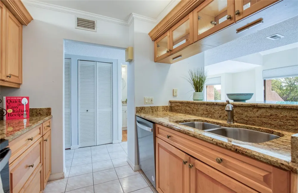 6305 PELICAN CREEK CROSSING #D St Petersburg, FL 33707