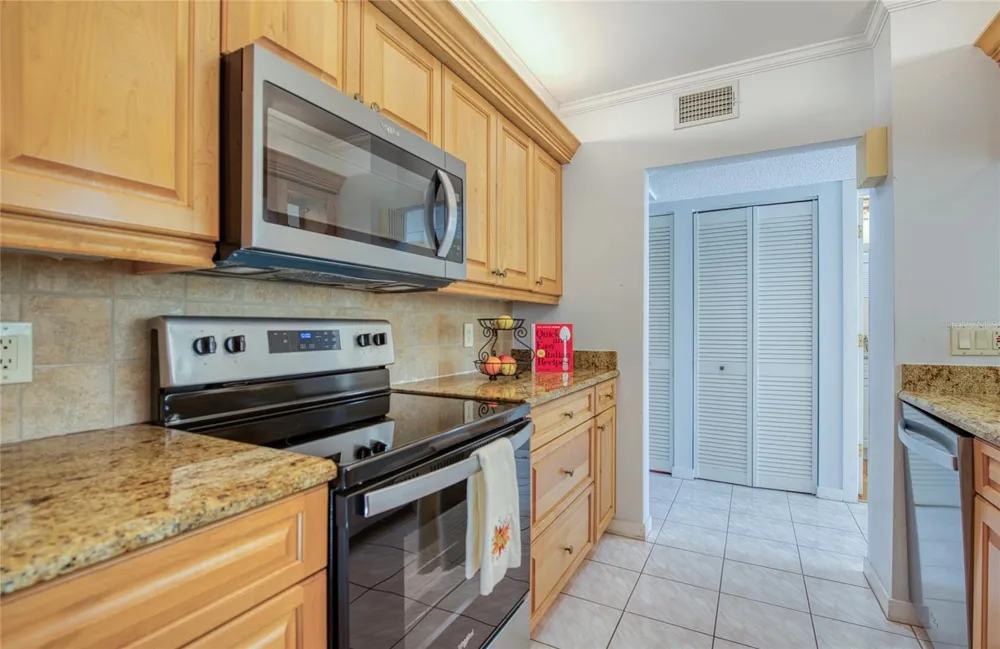 6305 PELICAN CREEK CROSSING #D St Petersburg, FL 33707