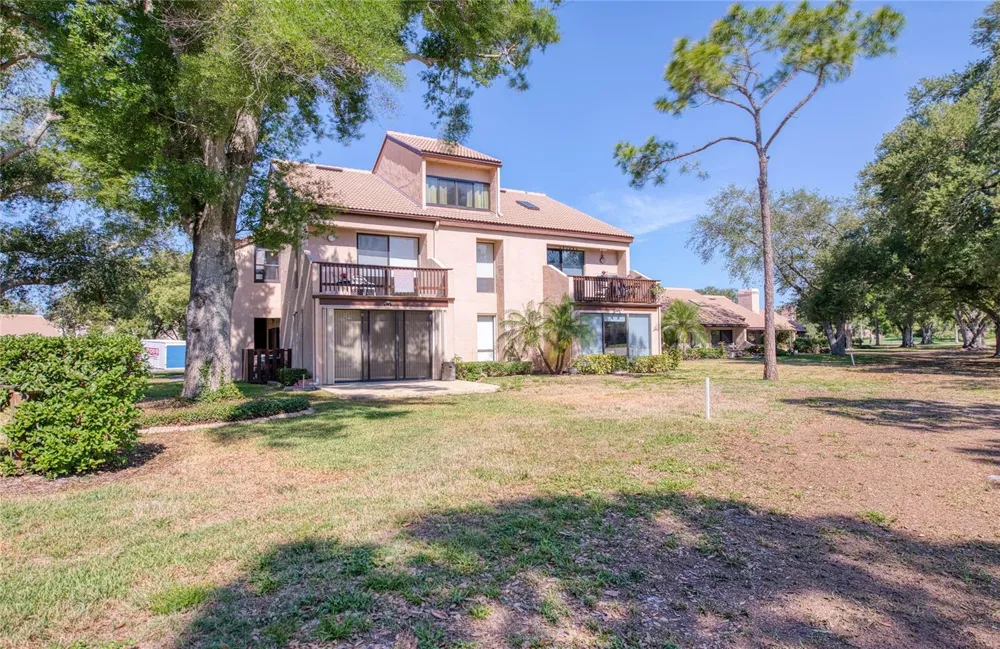 6305 PELICAN CREEK CROSSING #D St Petersburg, FL 33707