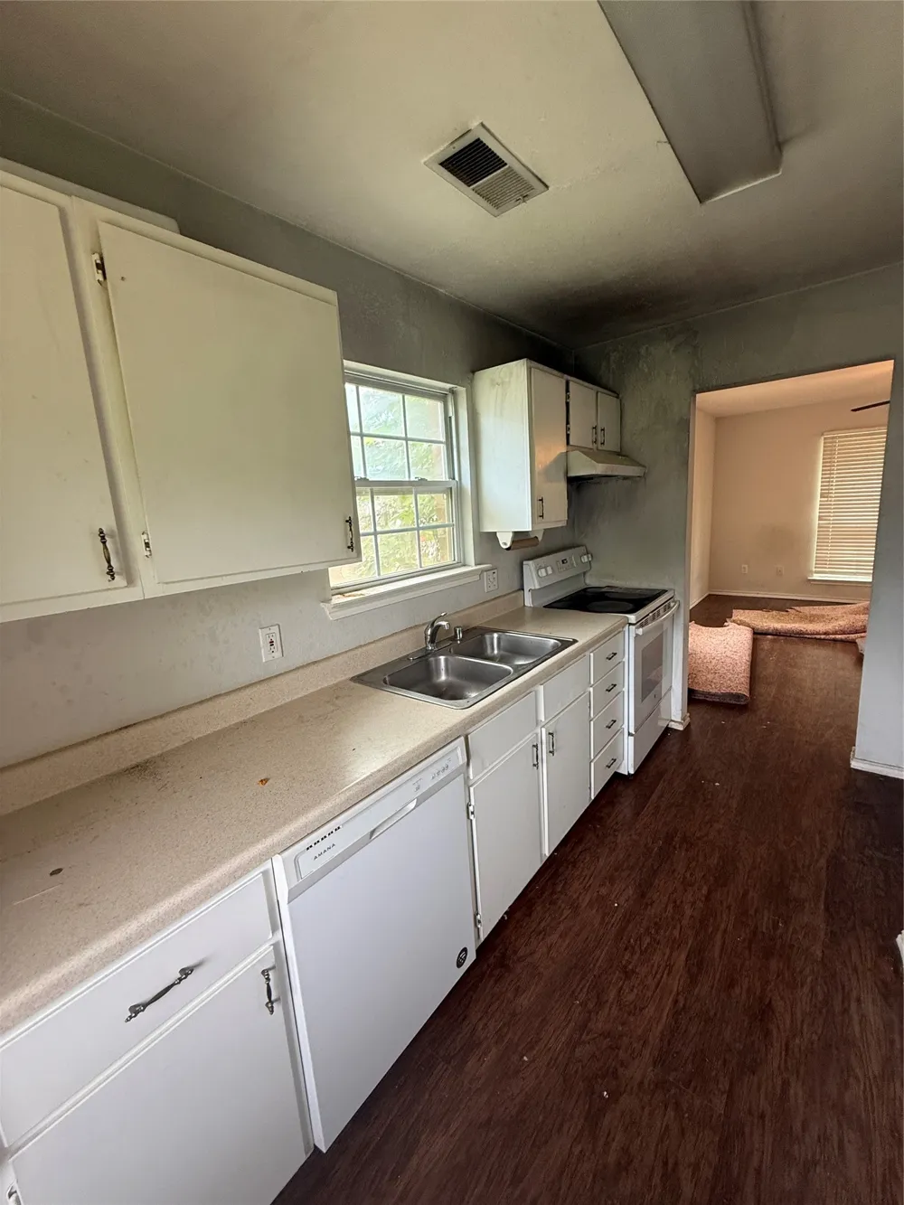10937 Rockstone Drive Balch Springs, TX 75180