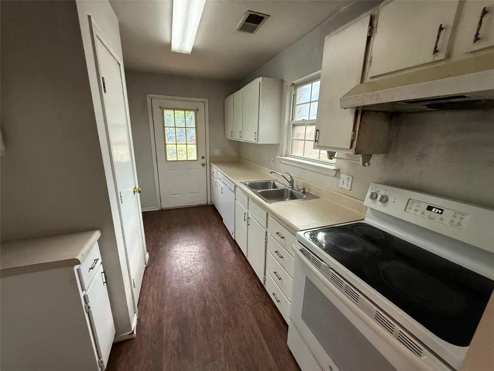 10937 Rockstone Drive Balch Springs, TX 75180