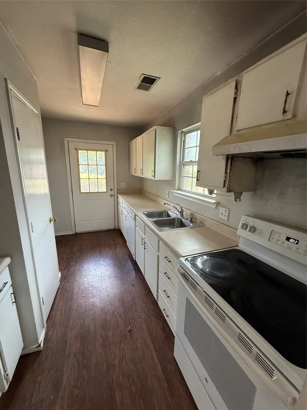 10937 Rockstone Drive Balch Springs, TX 75180