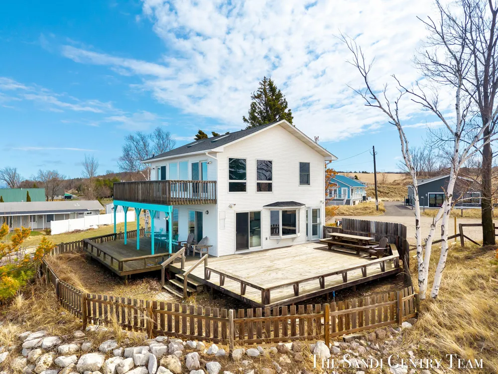 2767 Lakeshore Drive Mears, MI 49436
