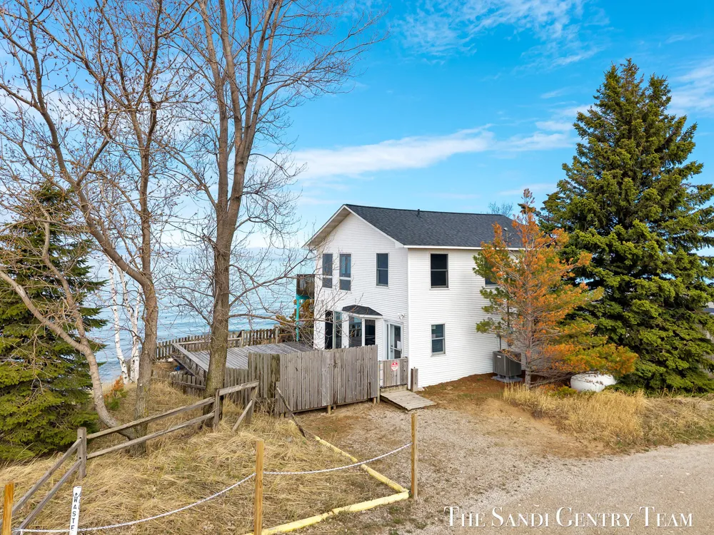 2767 Lakeshore Drive Mears, MI 49436