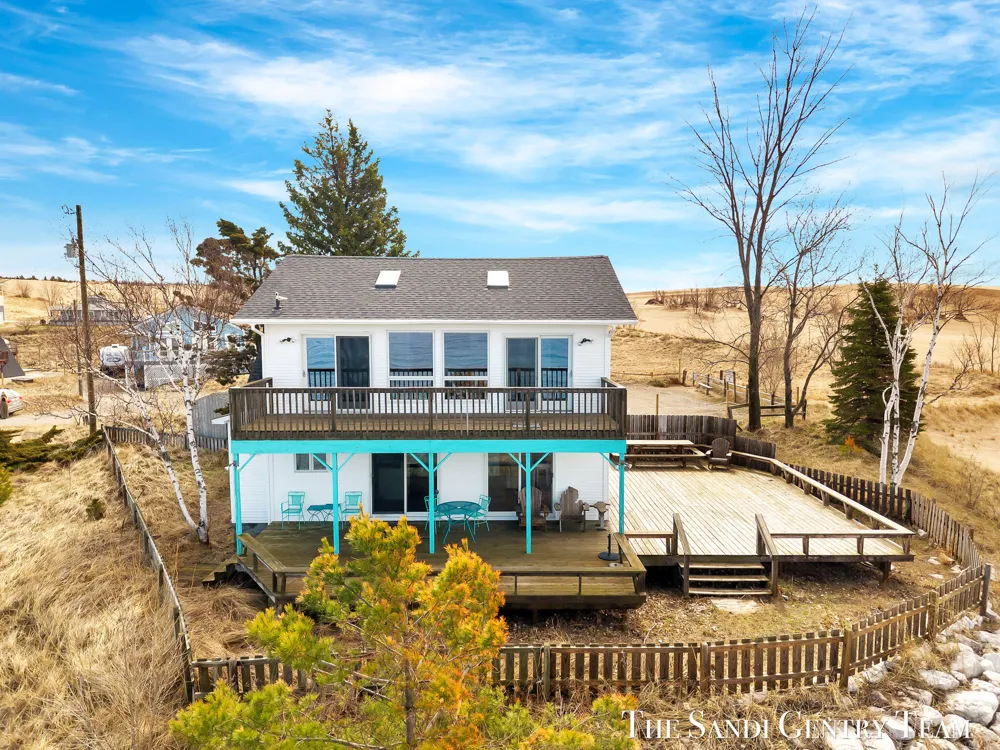 2767 Lakeshore Drive Mears, MI 49436