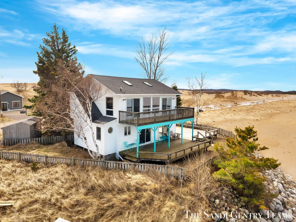 2767 Lakeshore Drive Mears, MI 49436