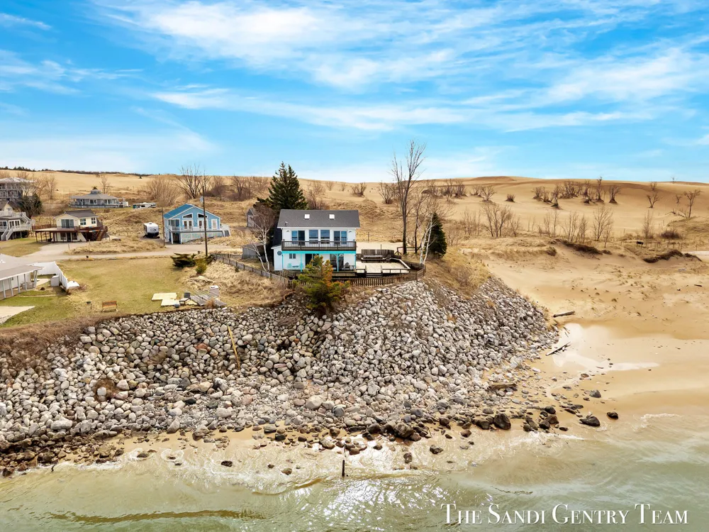 2767 Lakeshore Drive Mears, MI 49436