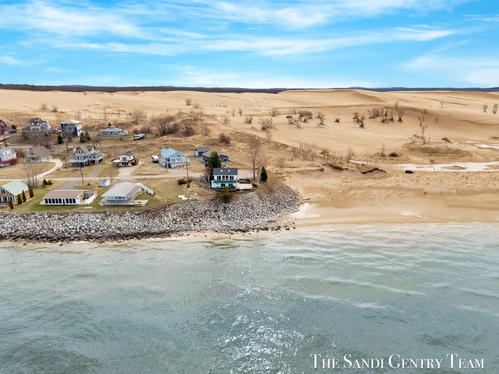 2767 Lakeshore Drive Mears, MI 49436