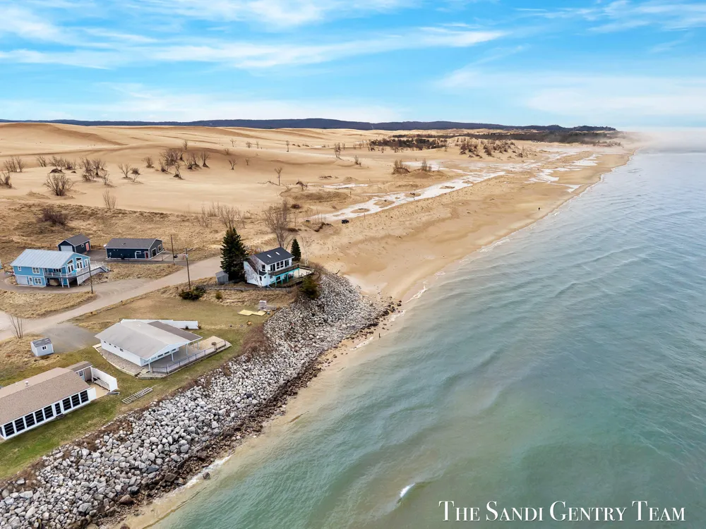 2767 Lakeshore Drive Mears, MI 49436
