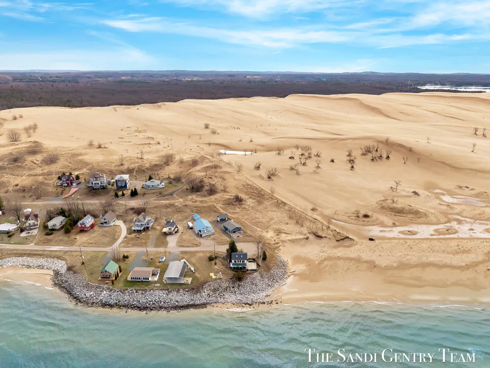 2767 Lakeshore Drive Mears, MI 49436