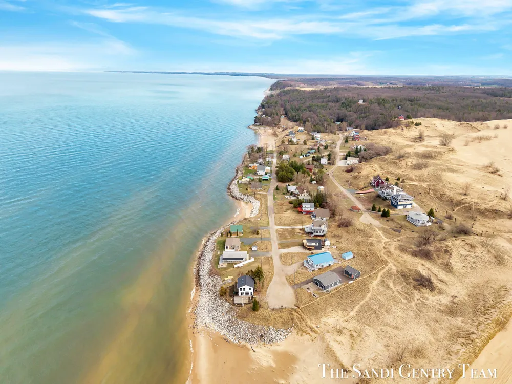 2767 Lakeshore Drive Mears, MI 49436