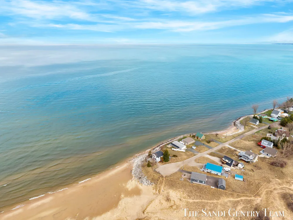 2767 Lakeshore Drive Mears, MI 49436