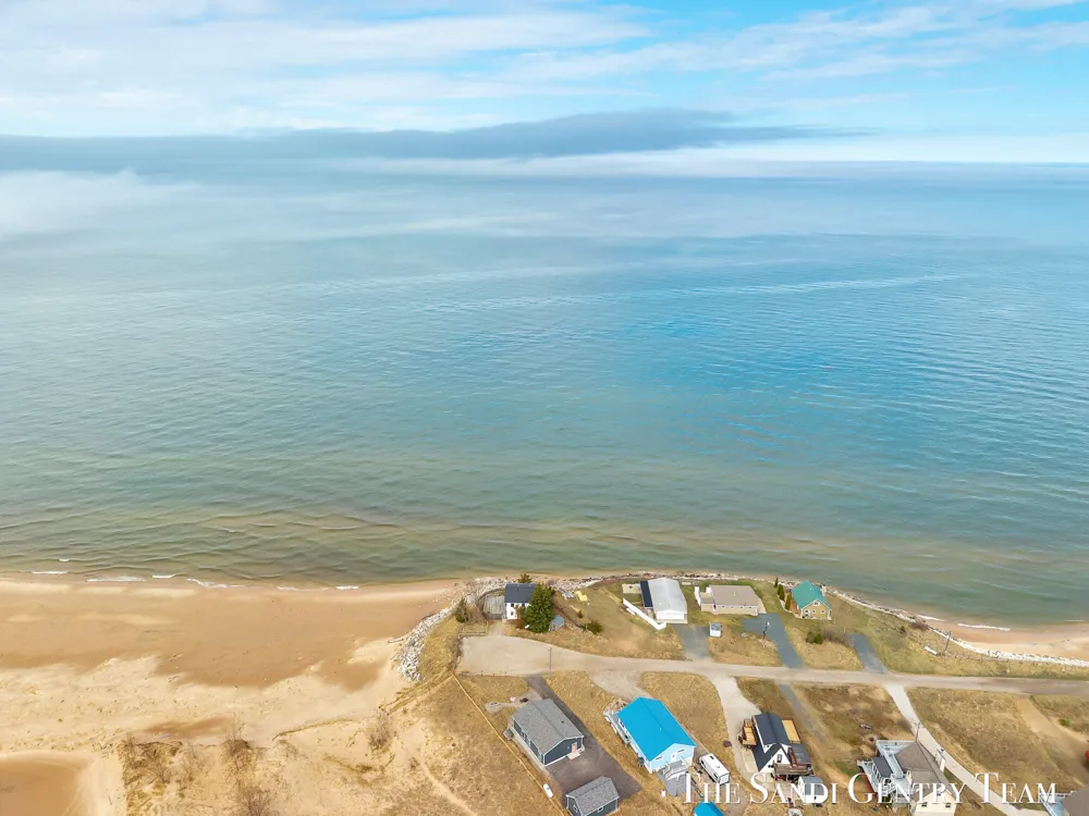 2767 Lakeshore Drive Mears, MI 49436