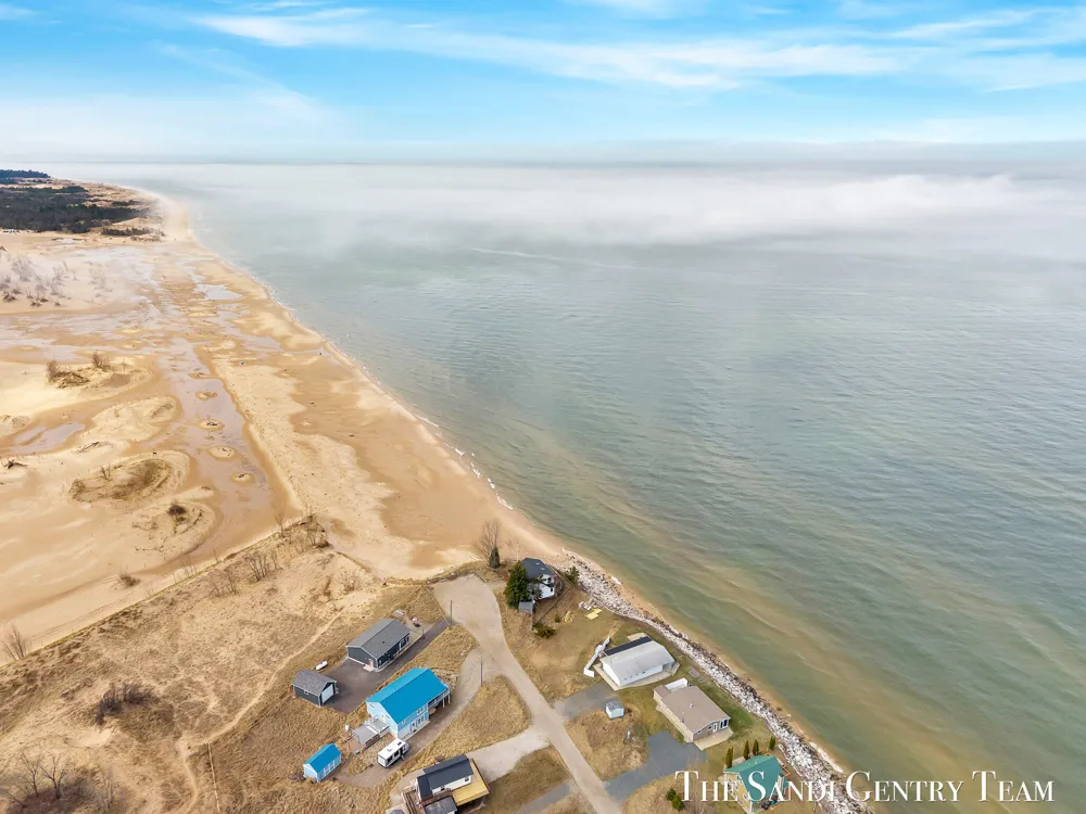 2767 Lakeshore Drive Mears, MI 49436