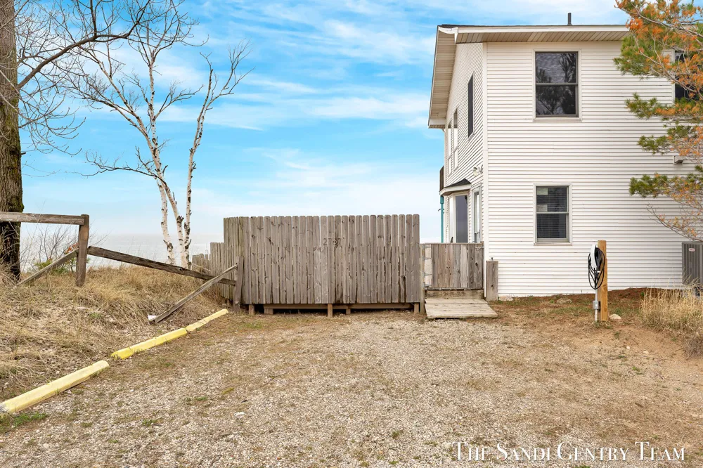 2767 Lakeshore Drive Mears, MI 49436