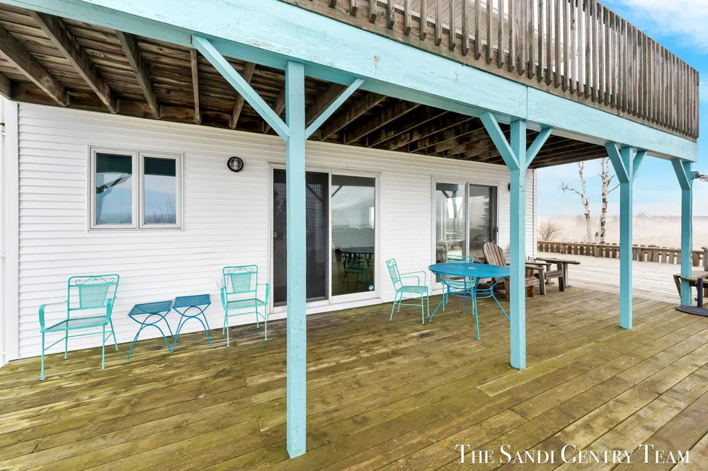 2767 Lakeshore Drive Mears, MI 49436