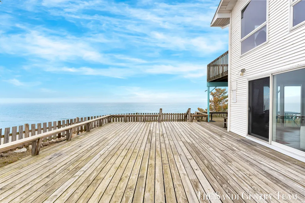 2767 Lakeshore Drive Mears, MI 49436