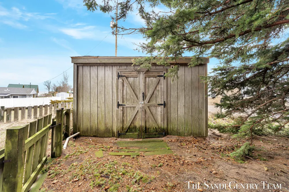 2767 Lakeshore Drive Mears, MI 49436