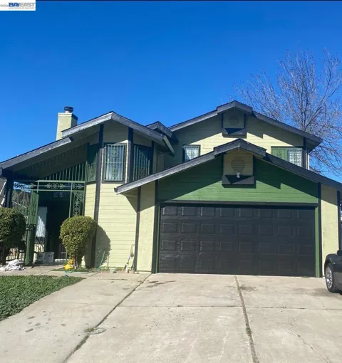2113 Pyrenees Ave