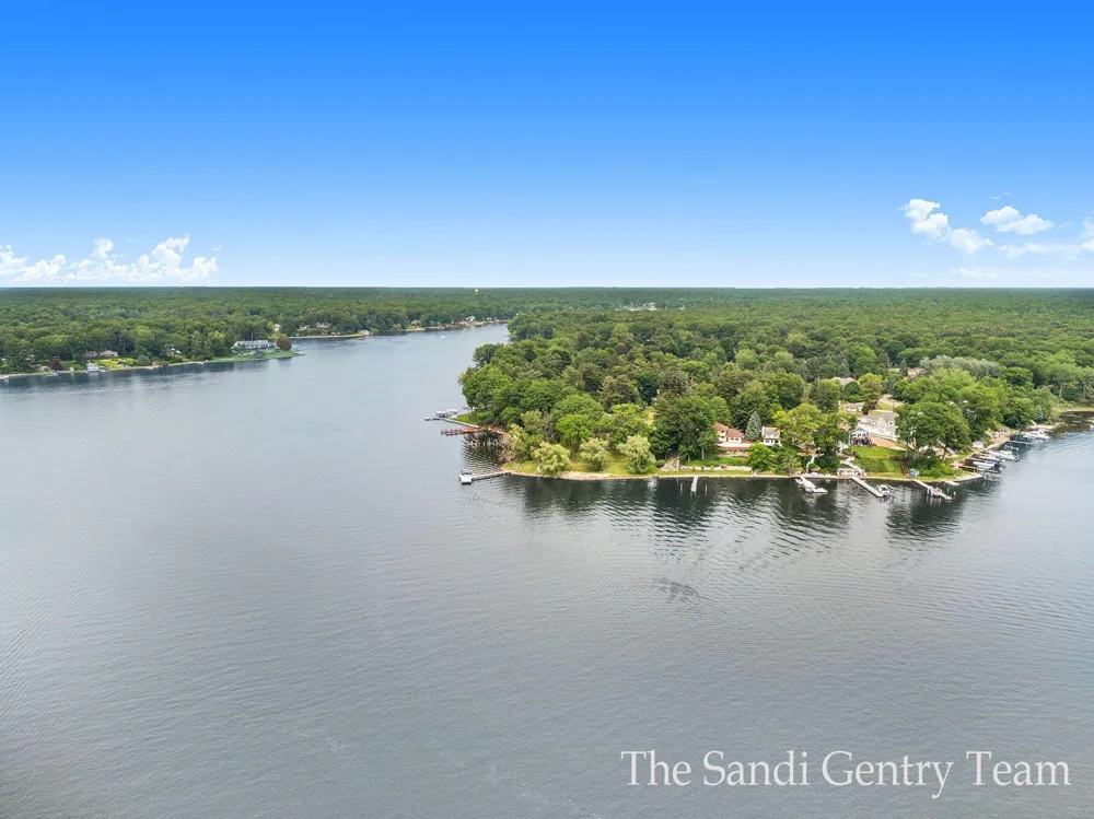 18635 Fruitport Road Spring Lake, MI 49456